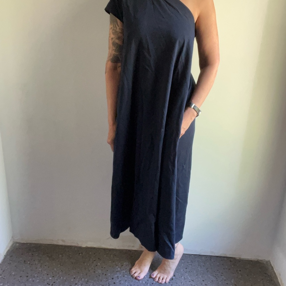 Elegant Navy Blue One-Shoulder Dress